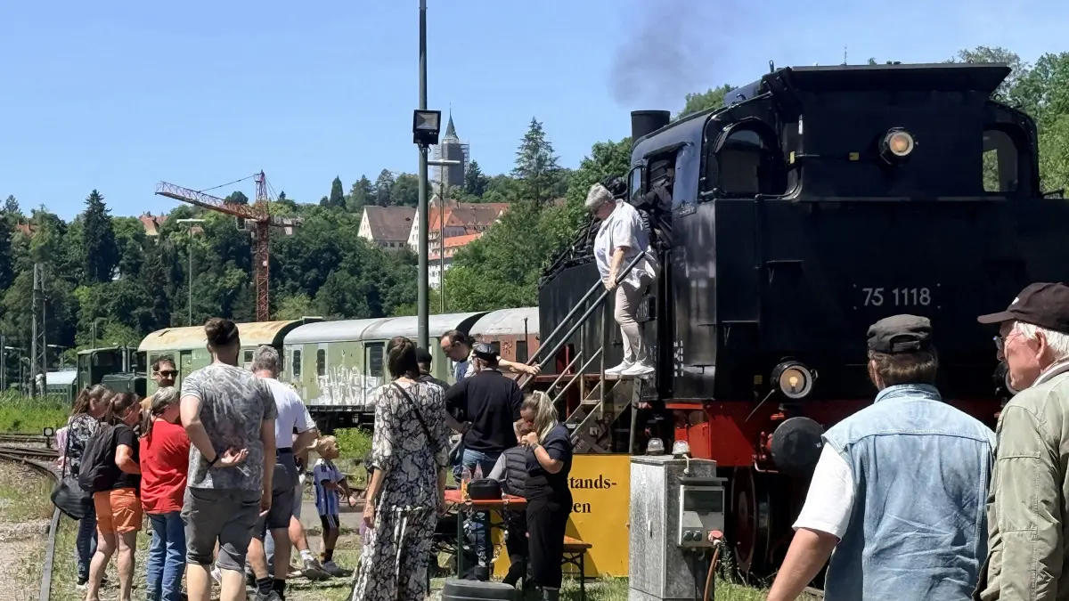 Am Sonntag konnte das historische Bahnbetriebswerk, das Teil der Landesgartenschau werden soll, erstmals besichtigt werden, und das Interesse war groß.