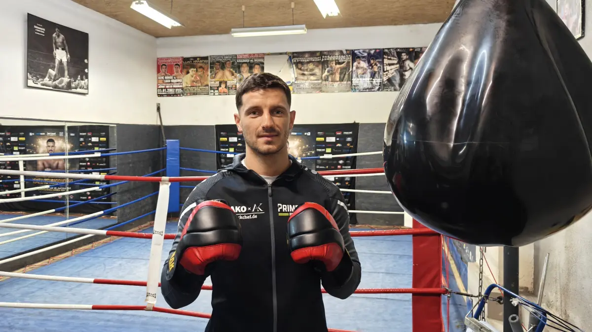 Ardian Krasniqi, hier in seinem Trainingszentrum in der Au, ist bereit für den alles entscheidenden Kampf.