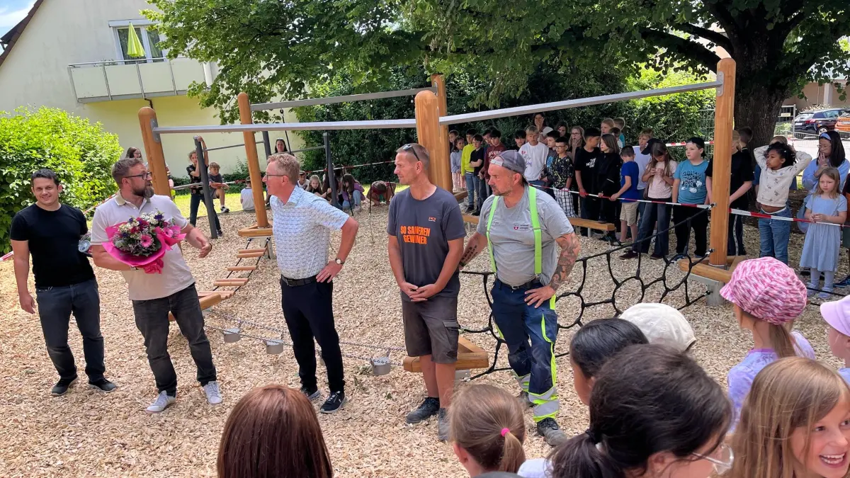 Klettergerüst an der Grundschule Jettingen wird eröffnet