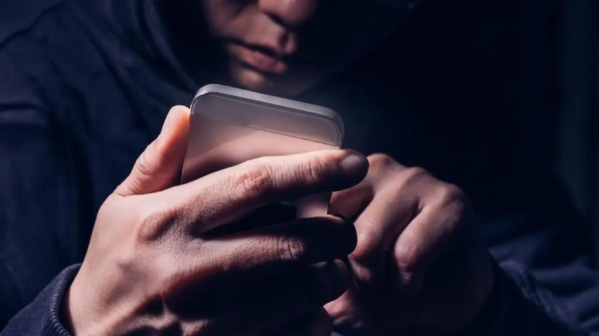 Handy Smartphone Tippen Blaulicht Symbolfoto Schwabo LZ OV