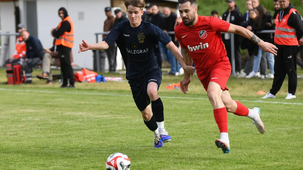 Der Phönix Pfalzgrafenweiler (in Blau) steigt in die Kreisliga A auf.