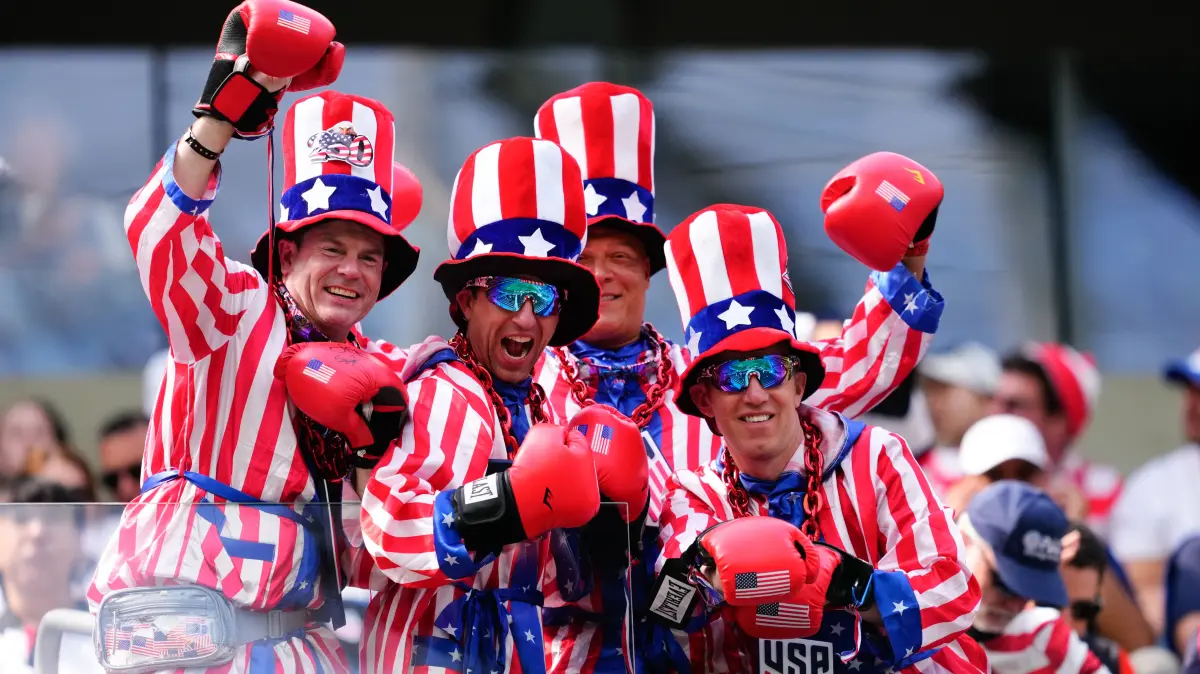 USA v Paraguay: Group D - FIFA World Cup 2026: USA v Paraguay: Group D - FIFA World Cup, WM, Weltmeisterschaft, Fussball 2026 Supporters of USA pose for the photo during the FIFA World Cup 2026 Group D match between USA and Paraguay at Los Angeles Stadium on June 12, 2026 in Los Angeles, California. Los Angeles California United States PUBLICATIONxNOTxINxFRA Copyright: xJosexBretonx originalFilename:bretonhernandez-usavpara260612_npxEw.jpg