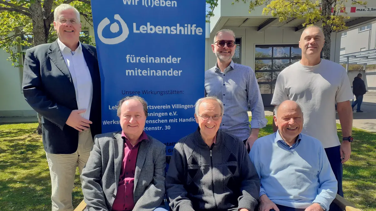 Heute lenkt das Vorstandsteam die Geschicke der Lebenshilfe VS: (hinten, von links) Martin ten Bosch, Matthias Trautmann und Jochen Ammann, (vorne, von links) Hans-Joachim Gebauer, Ulrich Schlichthaerle und Karl Roser.
