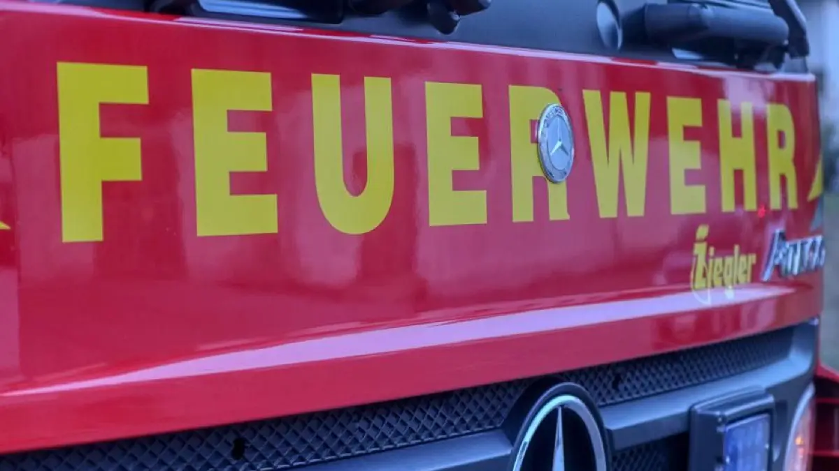 Feuerwehr Symbolfoto Feuerwehrauto Brand Blaulicht Schwabo OV LZ