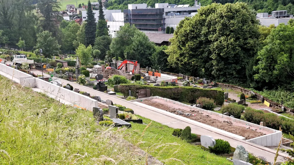 AM Friedhof wird umgebaut.