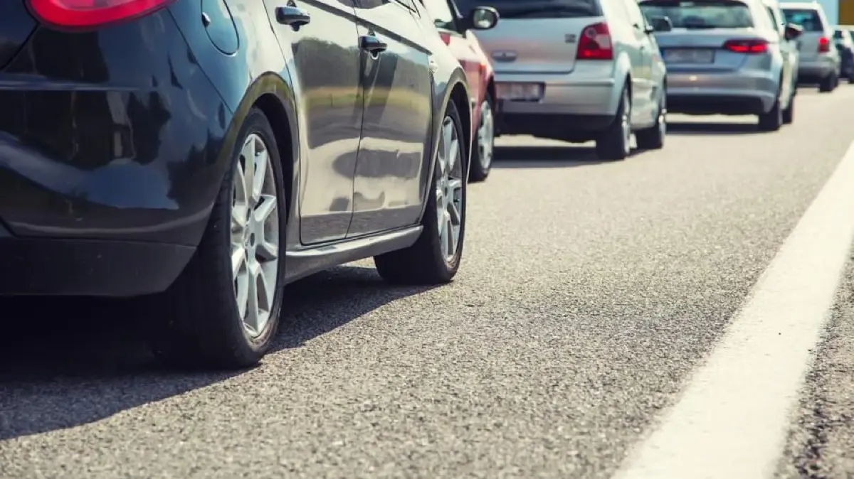 Straße Autobahn Verkehr Stau Sommer Symbolfoto Blaulicht Schwabo OV LZ