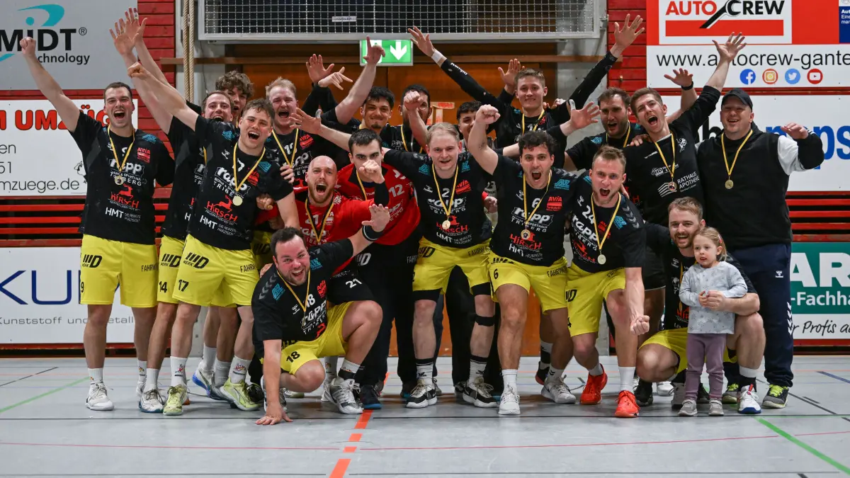 Jubel nach der gewonnenen Meisterschaft
beim Spiel TV St. geoergen vs VfL Nagold am 21.03.2026 in St. Georgen
TV St. geoergen (Schwarz), VfL Nagold (weiß)