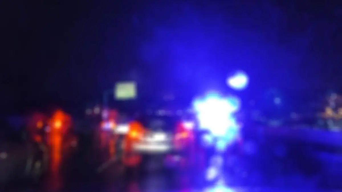 Unfall Nacht Polizei Blaulicht Symbolfoto Schwabo LZ OV