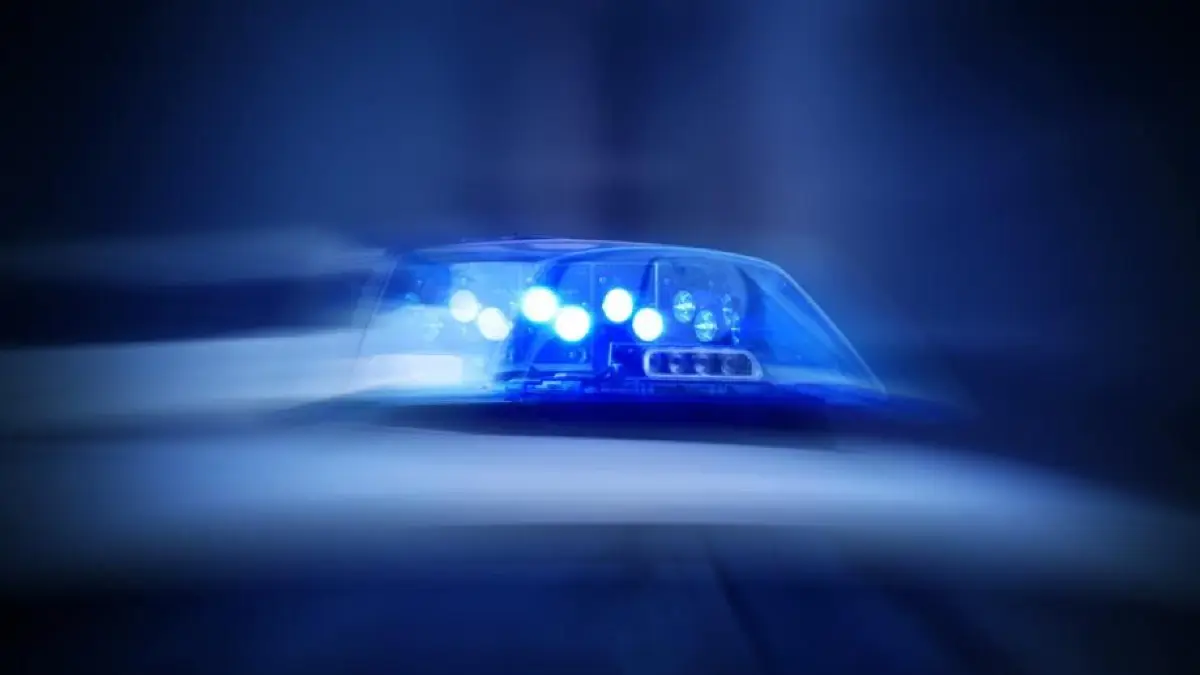 Blaulicht Nacht Polizei Symbolfoto Schwabo LZ OV