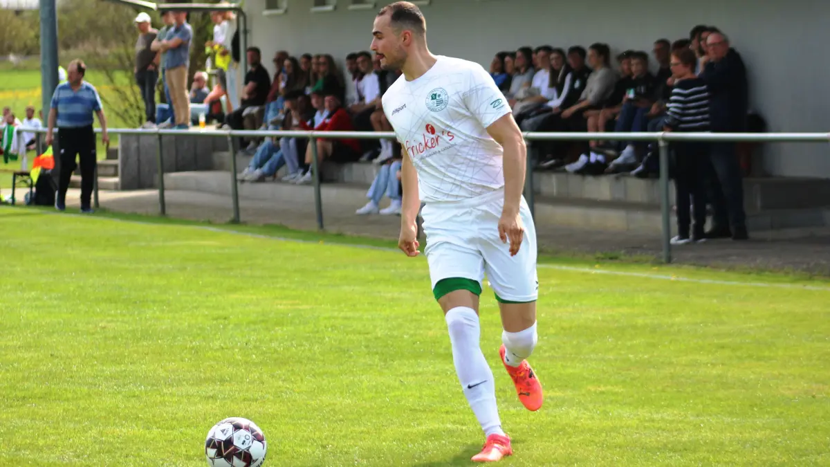 Tobias Sumser hofft mit dem FC Pfohren auf das Klassenerhalt-Wunder.