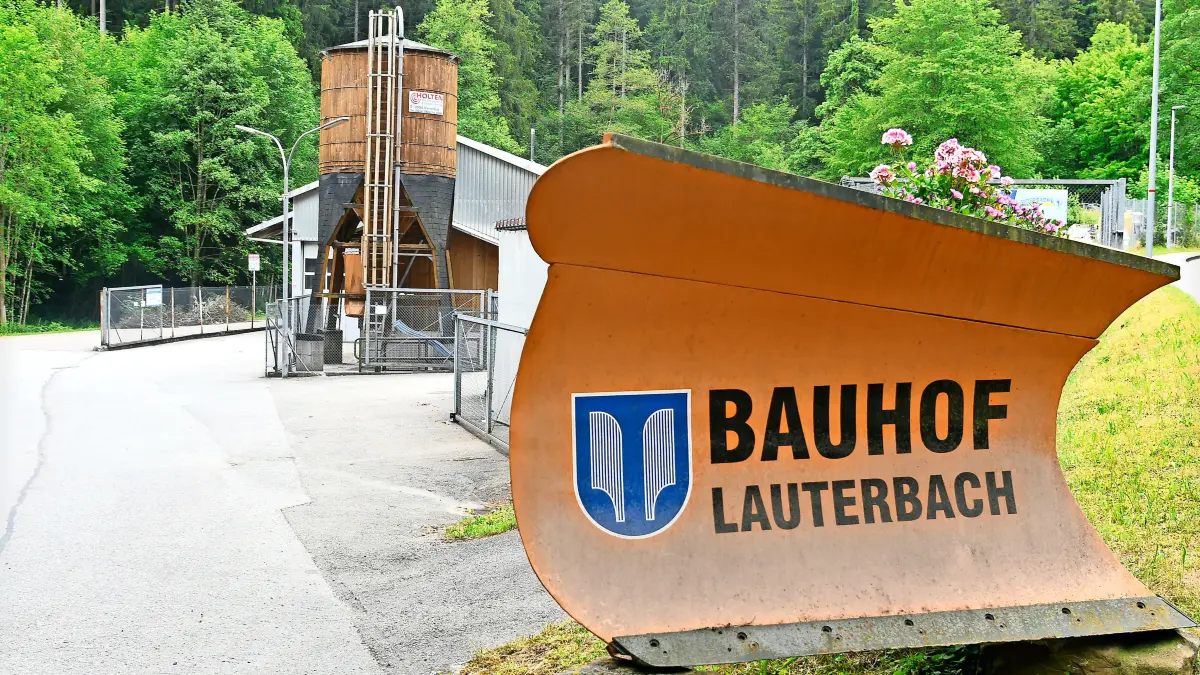 Der Bauhof hat ein Problem, seitdem der Transporter kaputt ist.