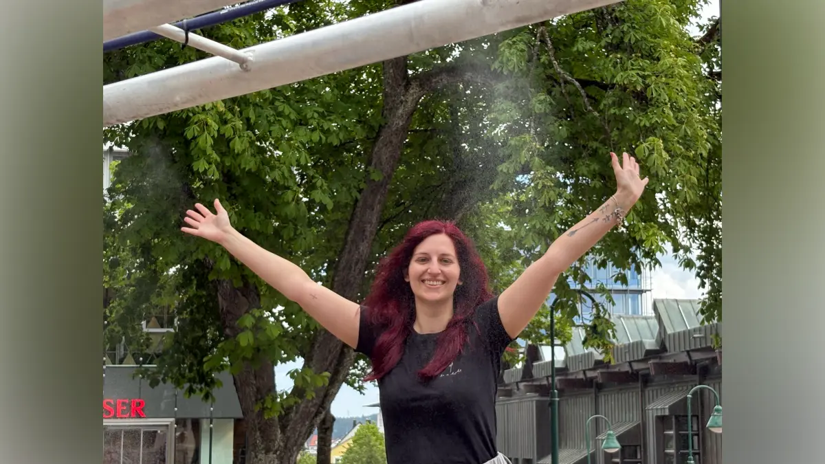 Der feine Nebel der Verneblungsanlagen sorgt für die richtige Abkühlung bei der anstehenden Hitze,