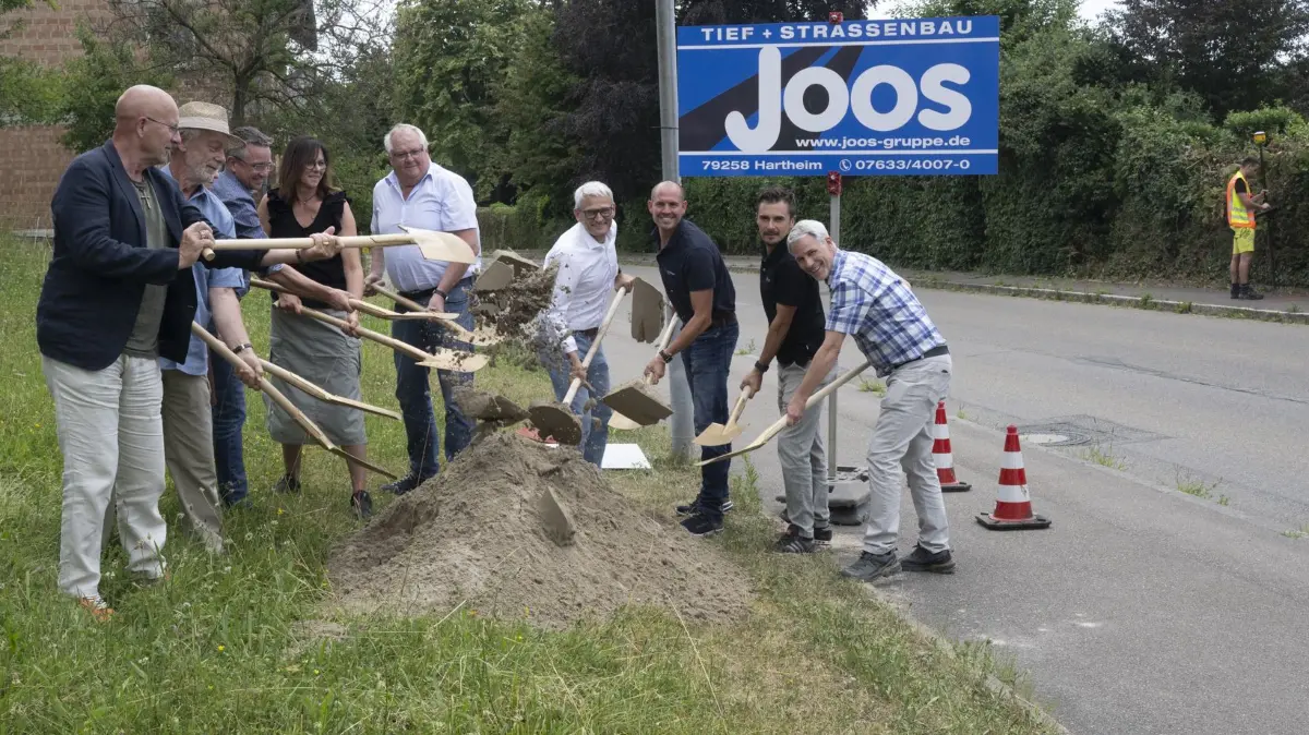 Mit dem symbolischen ersten Spatenstich startete offiziell der Bau der neuen Ortsdurchfahrt in Vögisheim.