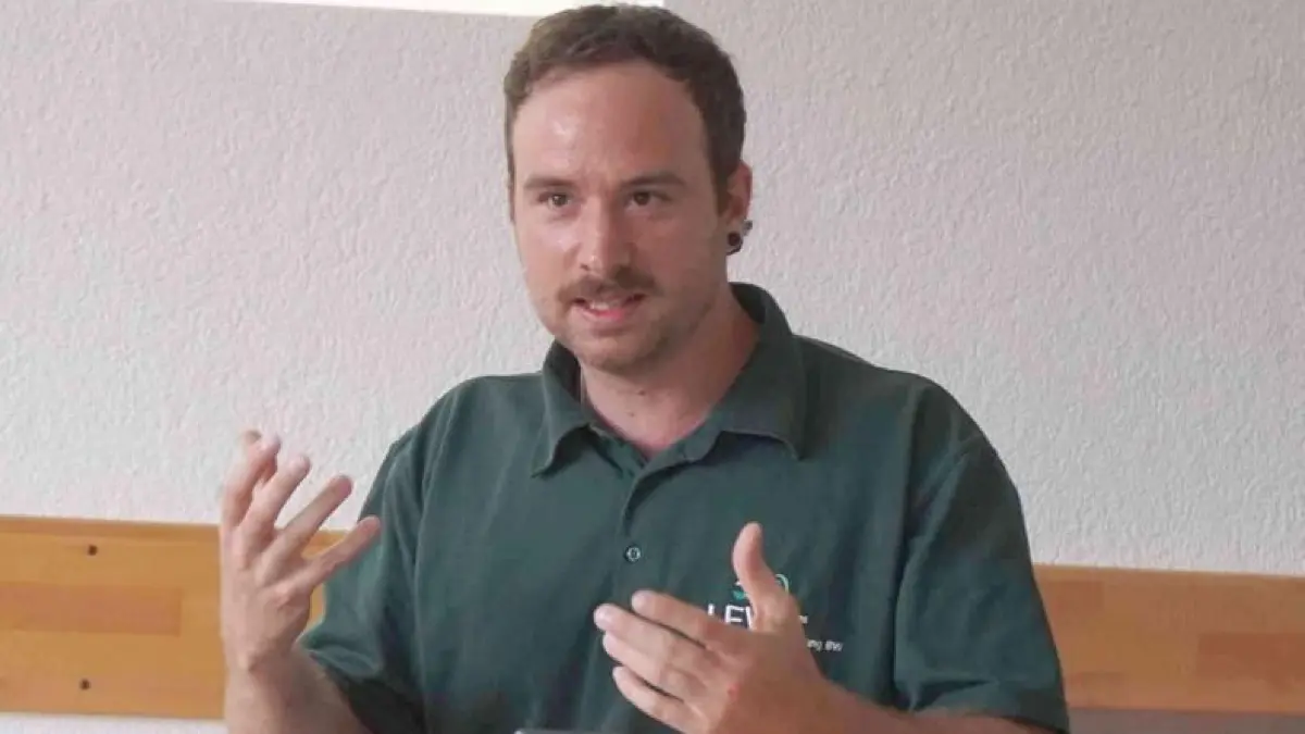 Förster Marvin Gauss stellte sich im Schönenbacher Ortschaftsrat vor.