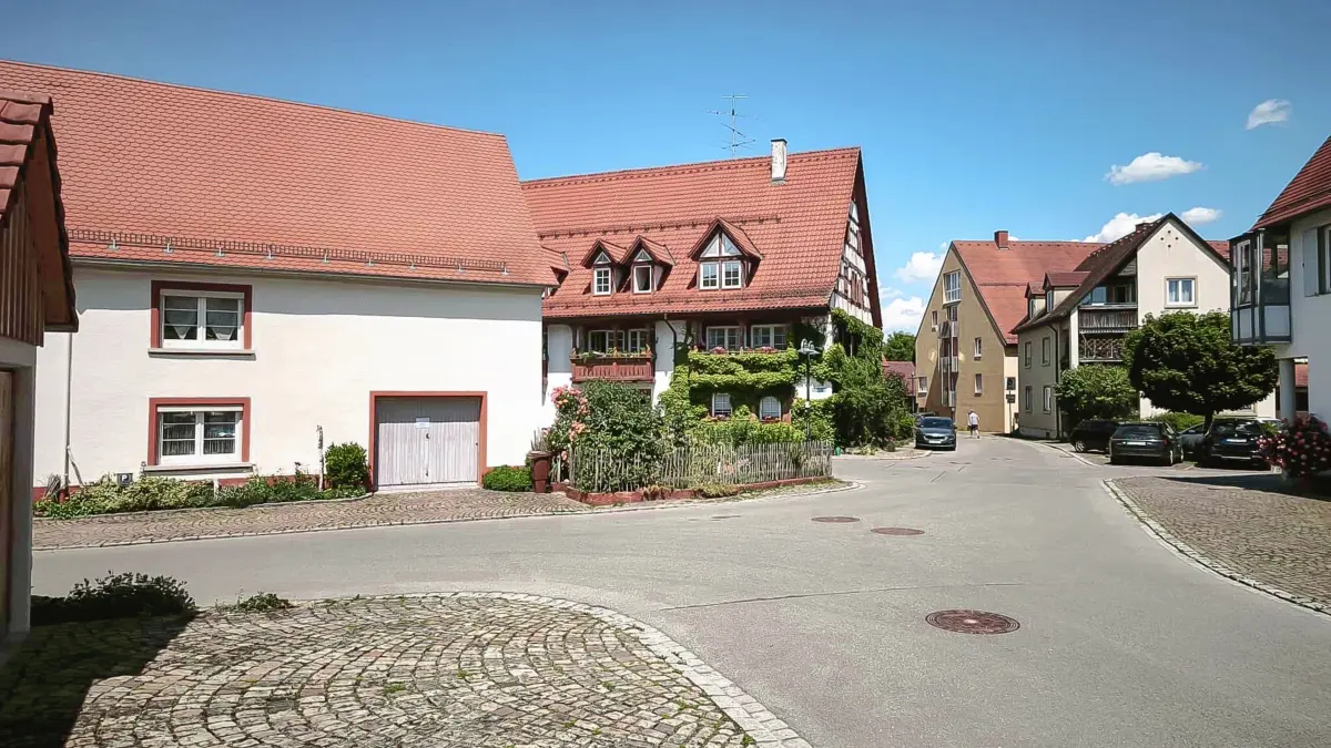 An der Kreuzung von Kronen-, Graben- und Ochsengasse pulsiert am Freitag, 19. Juni, ab 17 Uhr das Flohmarktgeschehen.