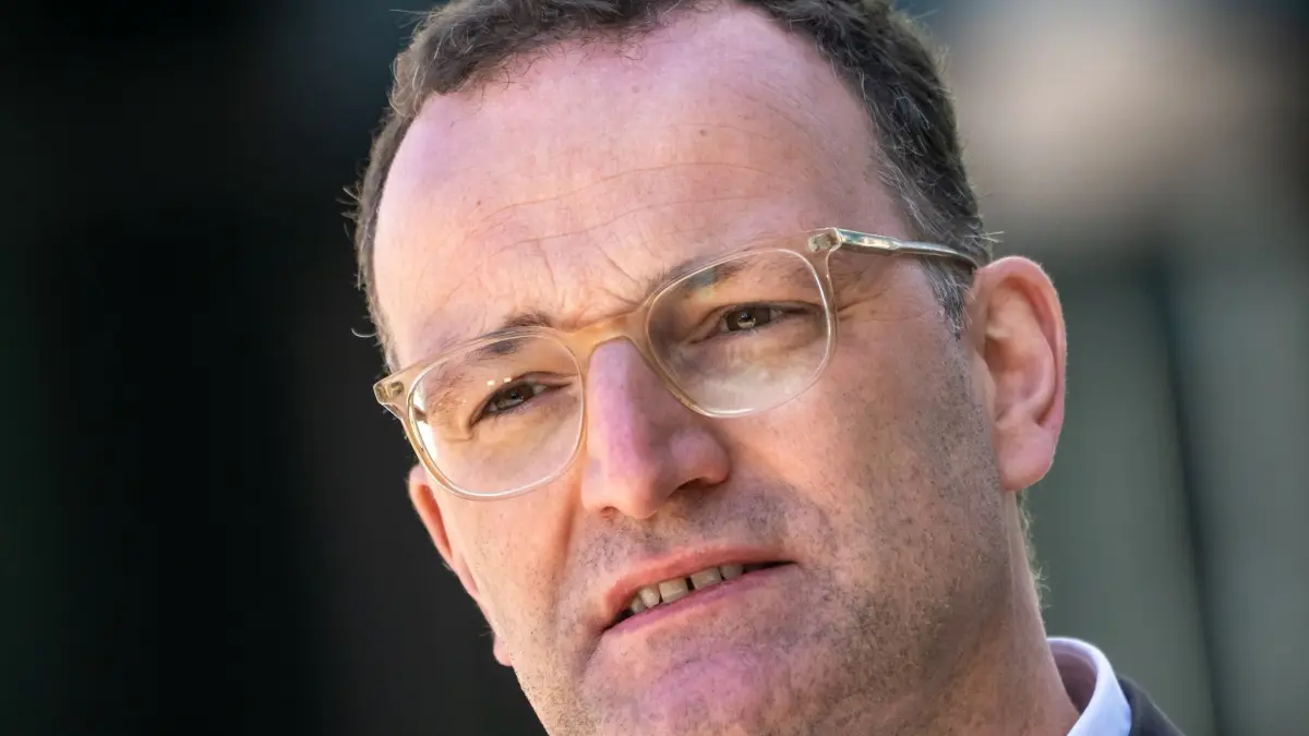 Jens Spahn: ARCHIV - 28.04.2026, Berlin: Jens Spahn (CDU), Vorsitzender der CDU/CSU-Fraktion im Bundestag, spricht bei der Pressekonferenz nach der Klausur des Vorstands der CDU/CSU-Bundestagsfraktion. (zu dpa: «Spahn: Unternehmen sollten China-Risiken neu bewerten») Foto: Michael Kappeler/dpa +++ dpa-Bildfunk +++