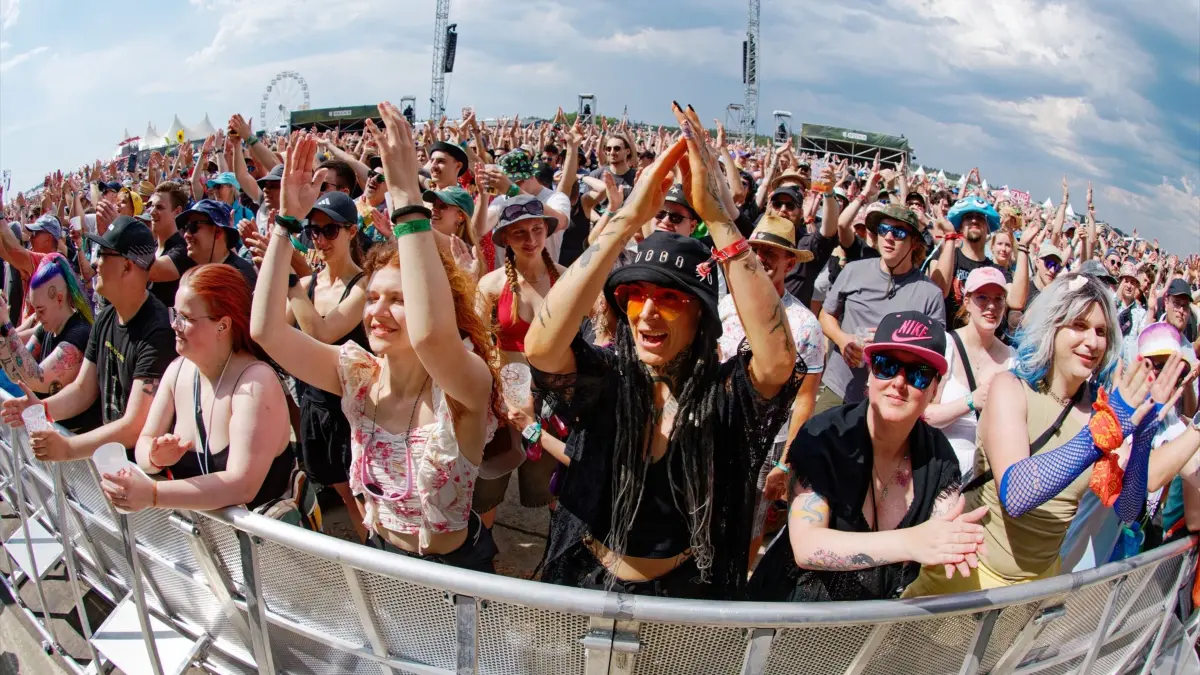 Der erste volle Southside-Festivaltag begann, wie das Warm-up endete: heiß.