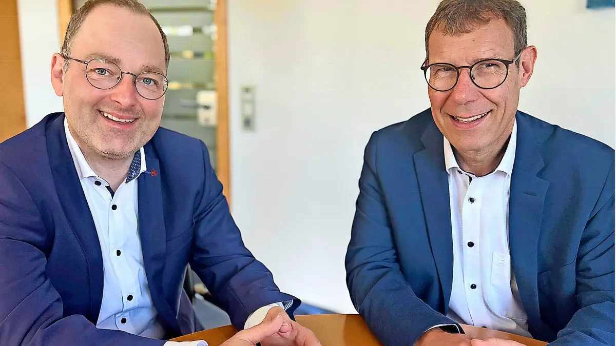 Die Vorstände Markus Hezel (links) und Ralf Bantle freuen sich über das gute Ergebnis der Raiffeisenbank Aichhalden-Hardt-Sulgen.
