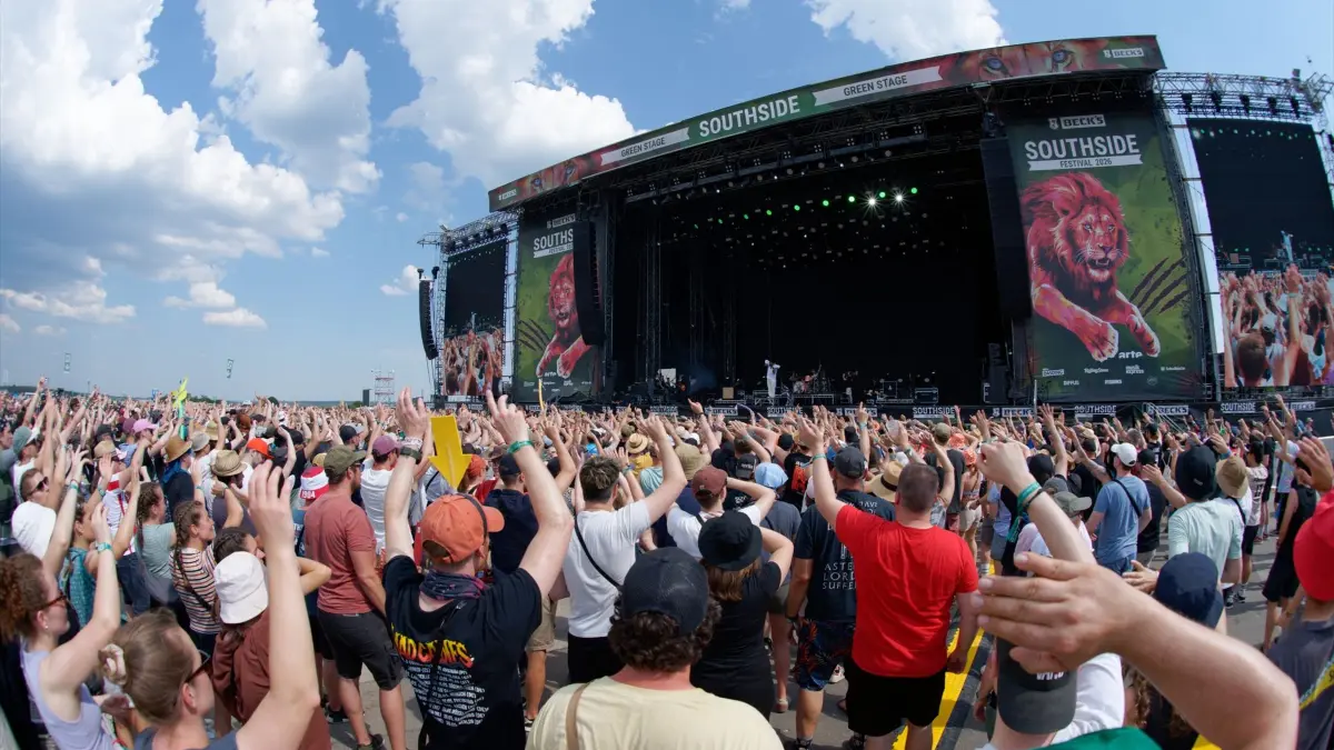 Der erste volle Southside-Festivaltag begann, wie das Warm-up endete: heiß.
