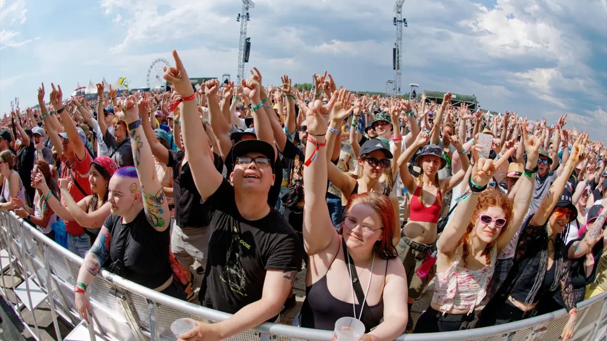 Der erste volle Southside-Festivaltag begann, wie das Warm-up endete: heiß.