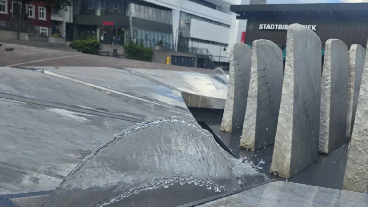 Aus und in diversen Brunnen in VS plätschert das Wasser. Auch am Muslenbrunnen in Schwenningen ist das der Fall – allerdings: Hier handelt es sich nicht um Trinkwasser.