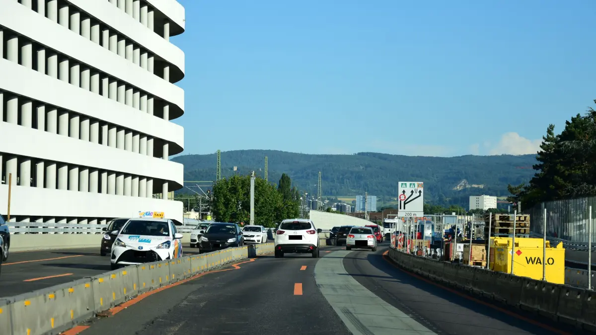 Die Osttangente ist ein Nadelöhr - Staus sind an der Tagesordnung. Ein Tunnel soll für Abhilfe sorgen.