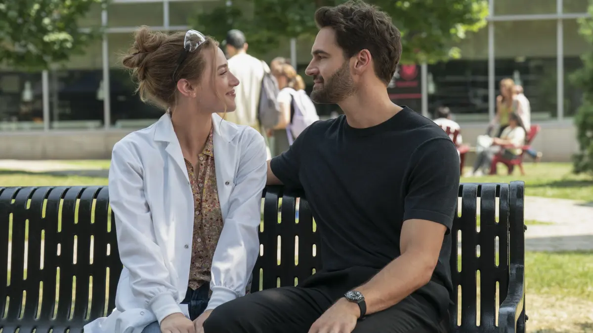 Die Buchverfilmung von „The Love Hypothesis – Die theoretische Unwahrscheinlichkeit von Liebe“ startet im September auf Prime Video.