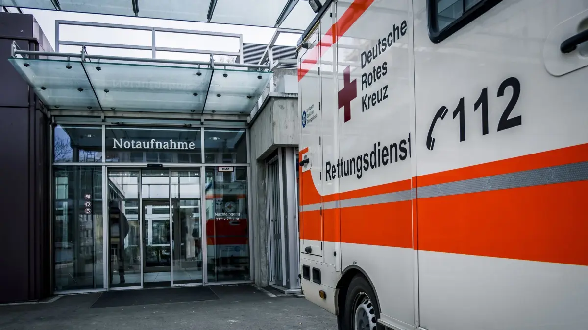 Marienhospital Stuttgart, Notfallambulanz feiert ihren 20 jaähriges Jubilaeum.
Im Bild: Dr. Michael Oertel, Renate Traenkle