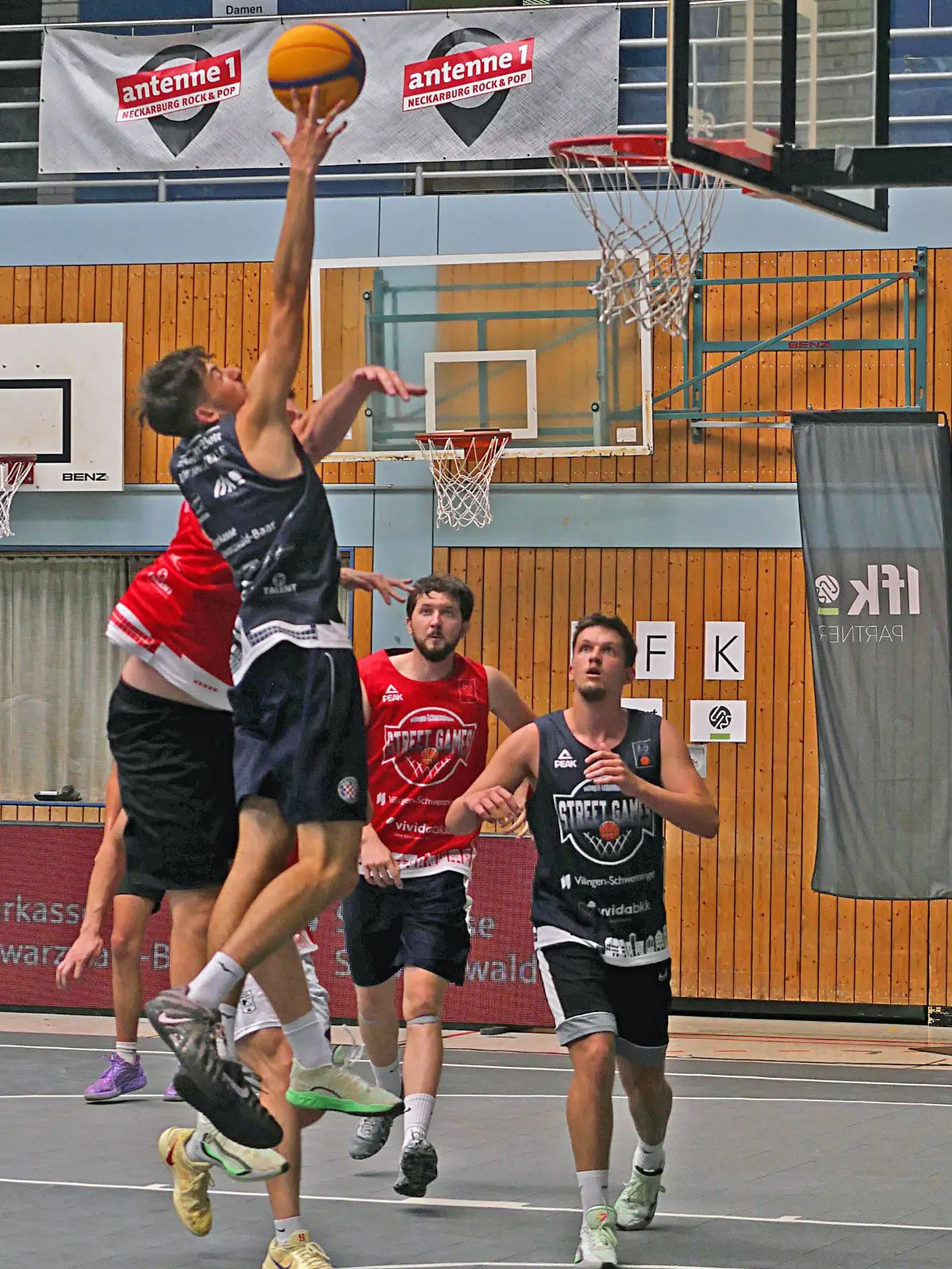 Zu den Höhepunkten in der Deutenberghalle zählten die Begegnungen im 3x3-Basketball.
