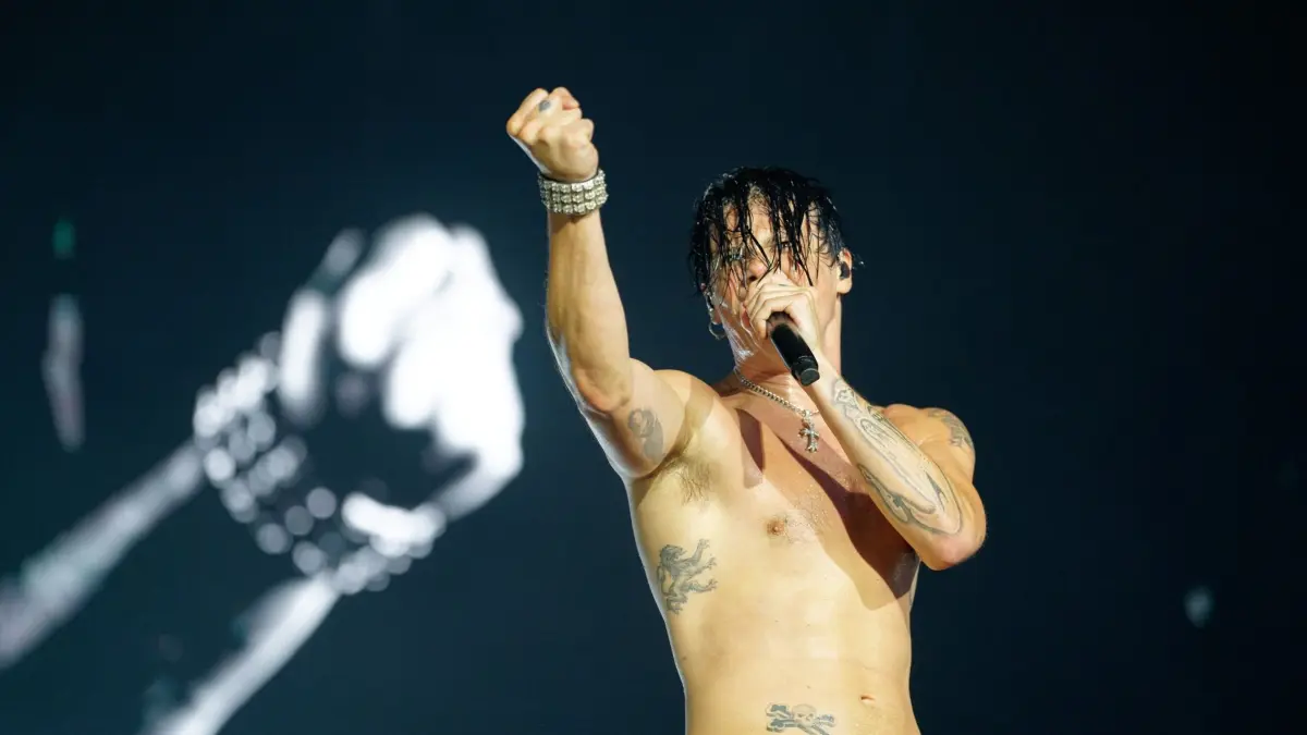Am Samstag waren es neben den Headlinern Kraftklub vor allem Youngblud, The Offspring und die Donots, die so richtig für Bewegung vor den Bühnen sorgten.