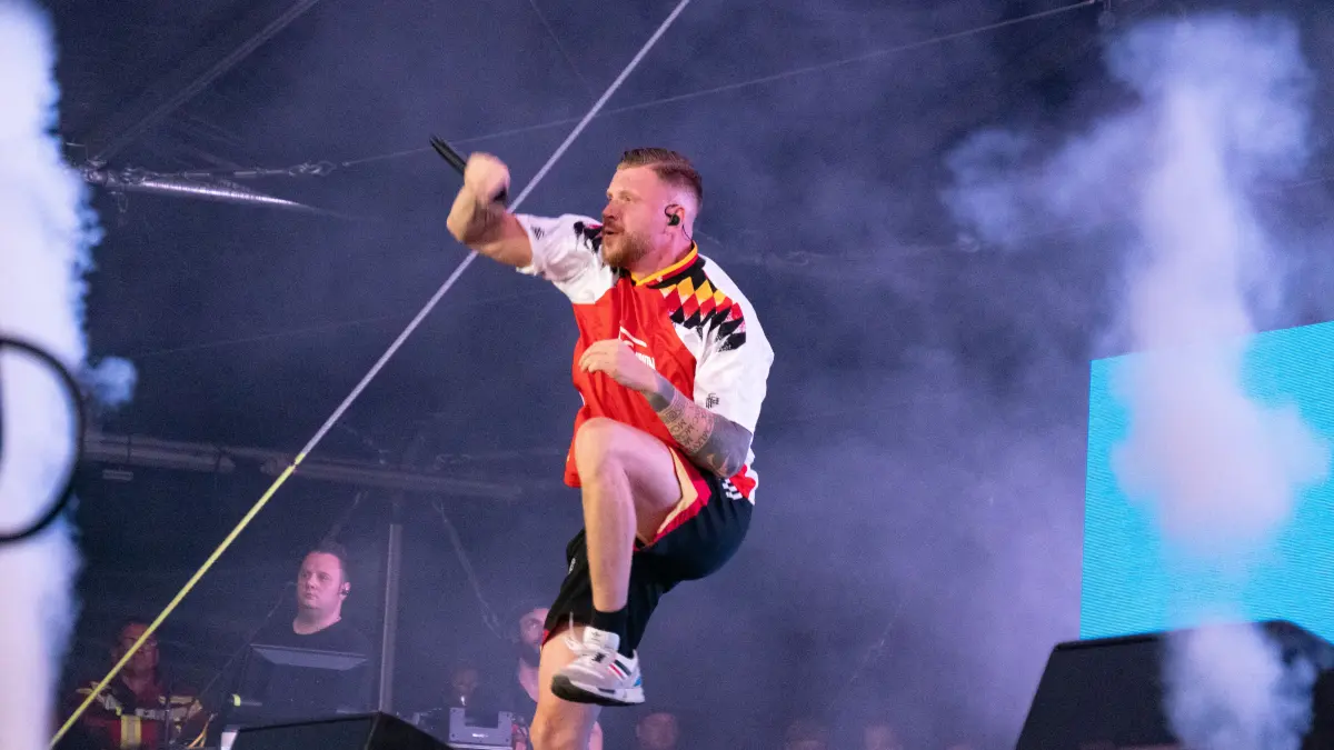 Finch heizt beim Southside Festival ordentlich ein.