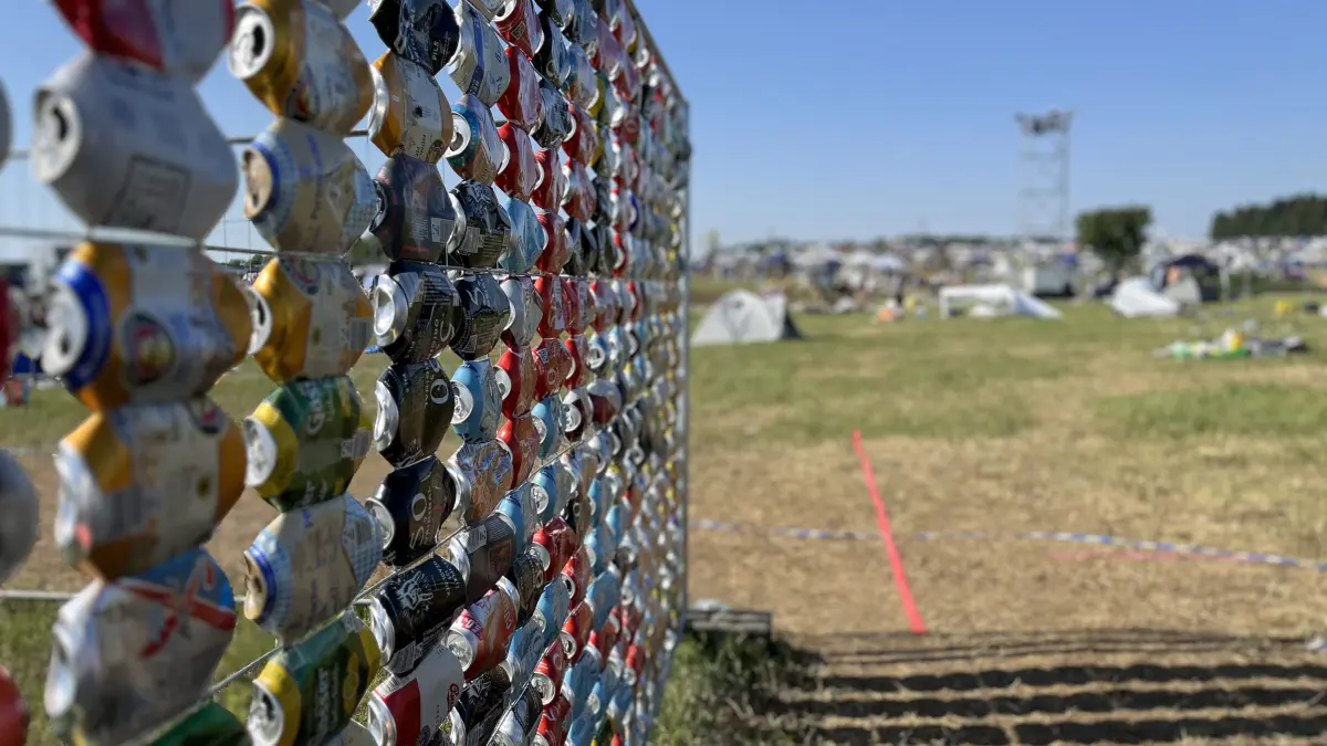 Nach dem Southside-Festival 2026 bleiben wieder tonnenweise Müll liegen.