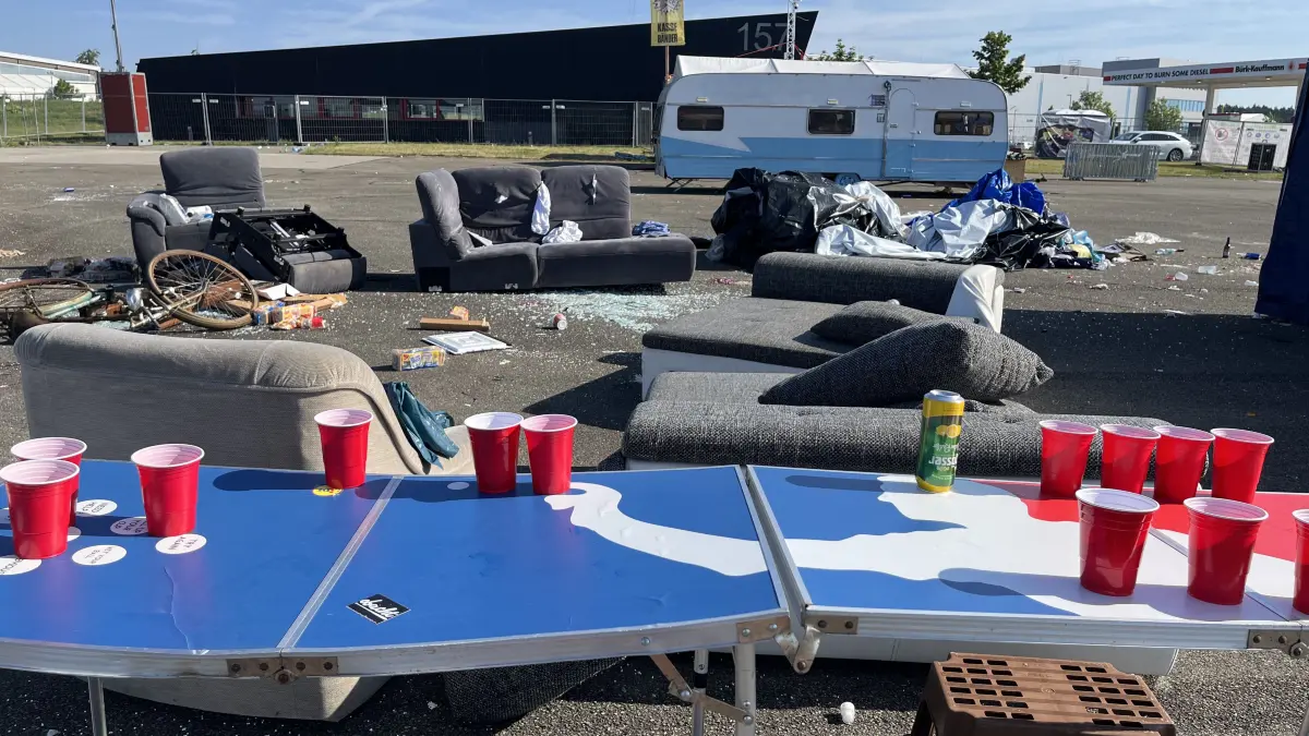 Nach dem Southside-Festival 2026 bleiben wieder tonnenweise Müll liegen.