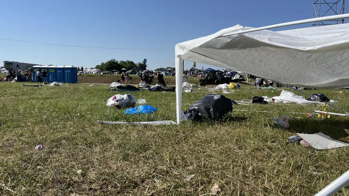Nach dem Southside-Festival 2026 bleiben wieder tonnenweise Müll liegen.