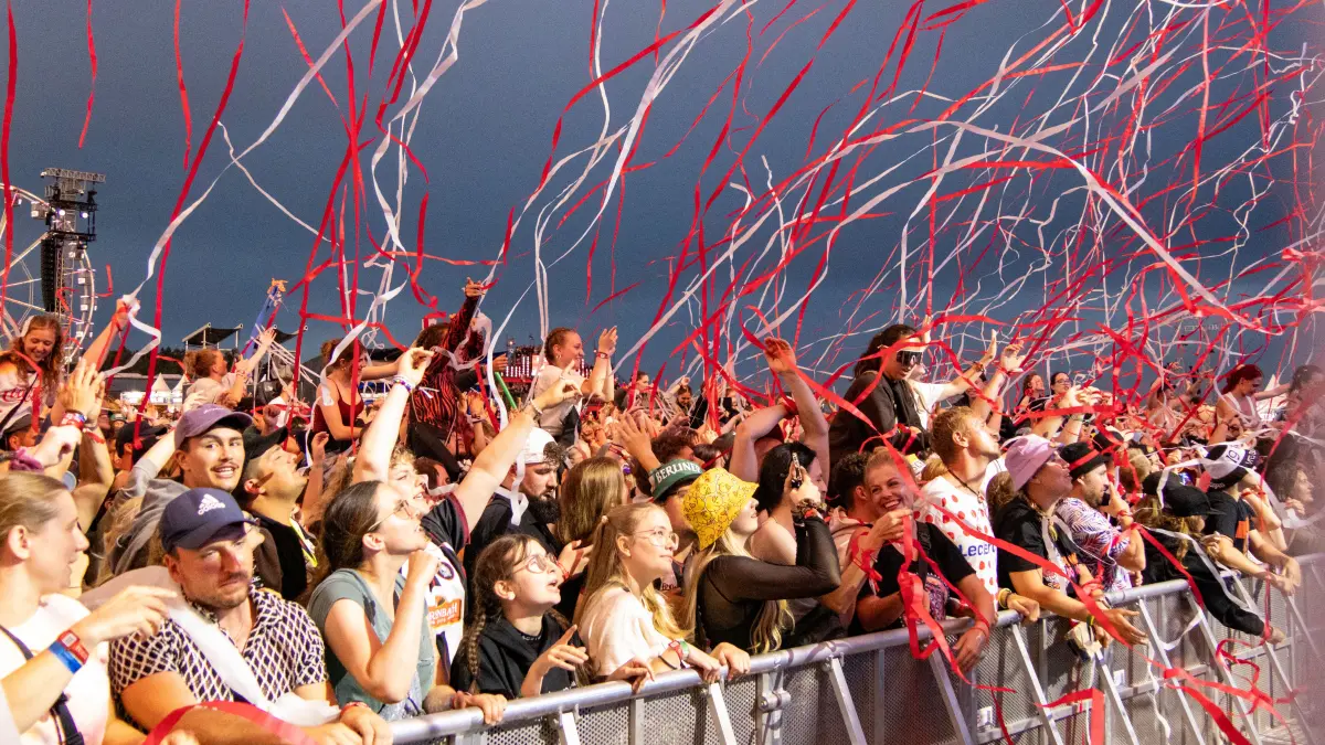 Finch heizt beim Southside Festival ordentlich ein.