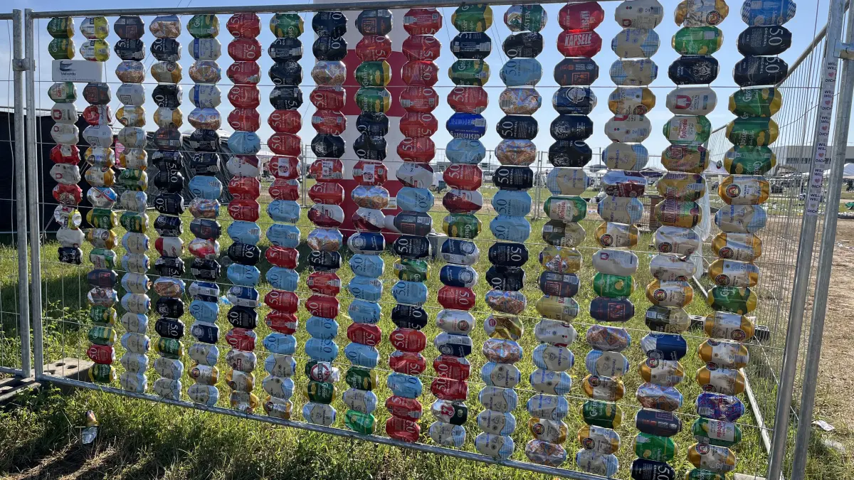 Nach dem Southside-Festival 2026 bleiben wieder tonnenweise Müll liegen.