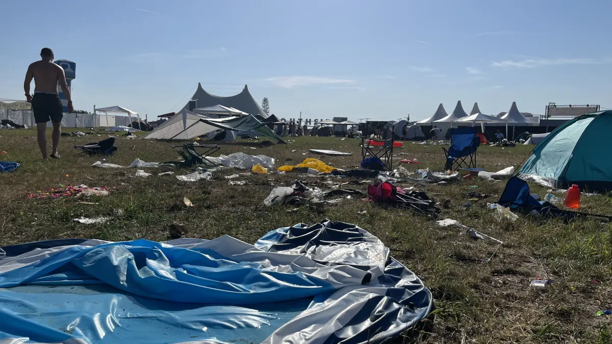 Nach dem Southside-Festival 2026 bleiben wieder tonnenweise Müll liegen.