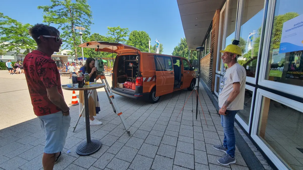 Hochgenau wurde die Körpergröße am Stand des Vermessungsamtes bei der „amtlichen Körperhöhenerfassung“ ermittelt.