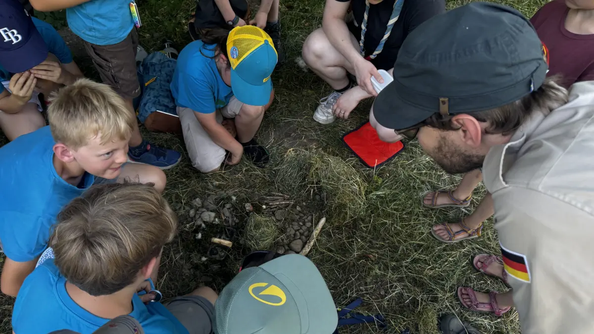 Die natürliche Grundwasserreinigung in den Langen Erlen: An diesem Posten konnten die Teilnehmer erfahren, wie sie funktioniert und gleich selbst ein Modell nachbauen.