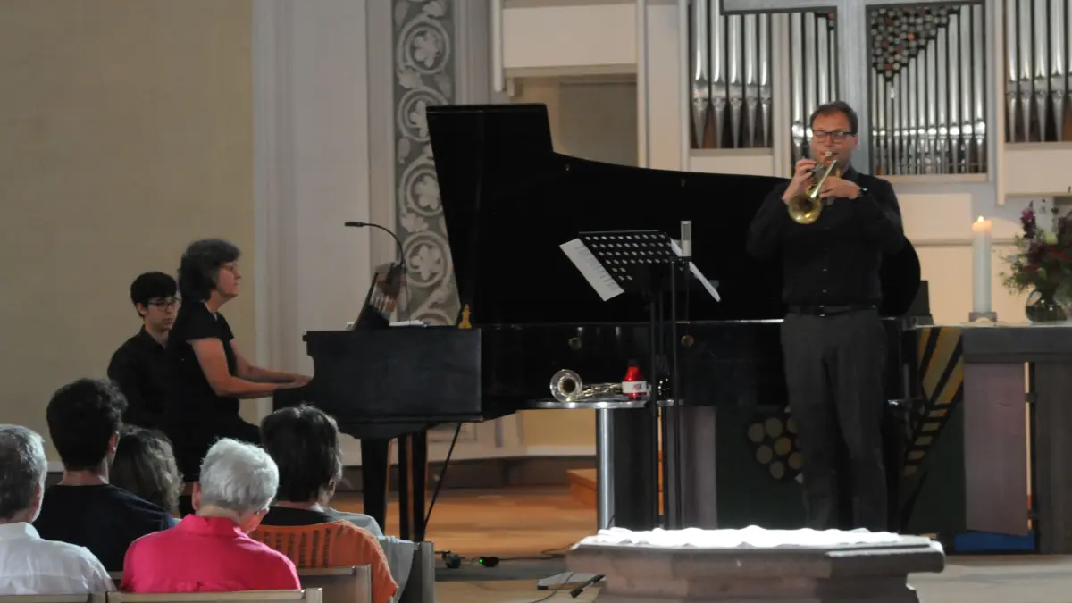 Petra Menzel und Jörge Becker lassen George Gershwin in der Stadtkirche in Schiltach erklingen.