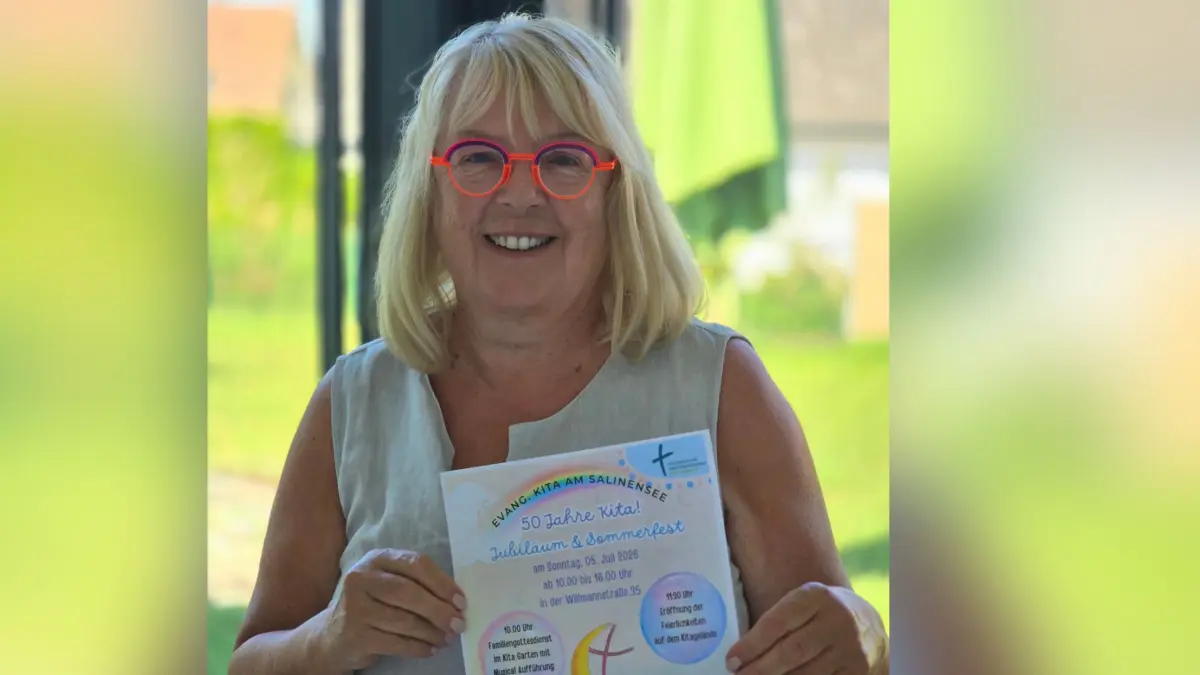 Große Vorfreude auf das Jubiläumsfest: Petra Rauch. Leiterin der Kindertagesstätte am Salinensee, und ihr ganzes Team stecken in den Vorbereitungen. Trotzdem hat sie Zeit: für einen Rückblick auf 50 Jahre Kita, und für einen Bericht aus der Gegenwart.