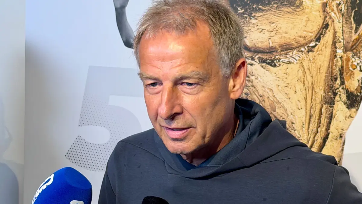 WM 2026 - „German House of Soccer“: 23.06.2026, USA, New York: Fußball, WM 2026, New York, der ehemalige Nationalspieler Jürgen Klinsmann spricht bei einer Veranstaltung im «German House of Soccer». (zu dpa: ««Alles möglich»: Klinsmann von DFB-Elf überzeugt») Foto: Christoph Lother/dpa +++ dpa-Bildfunk +++