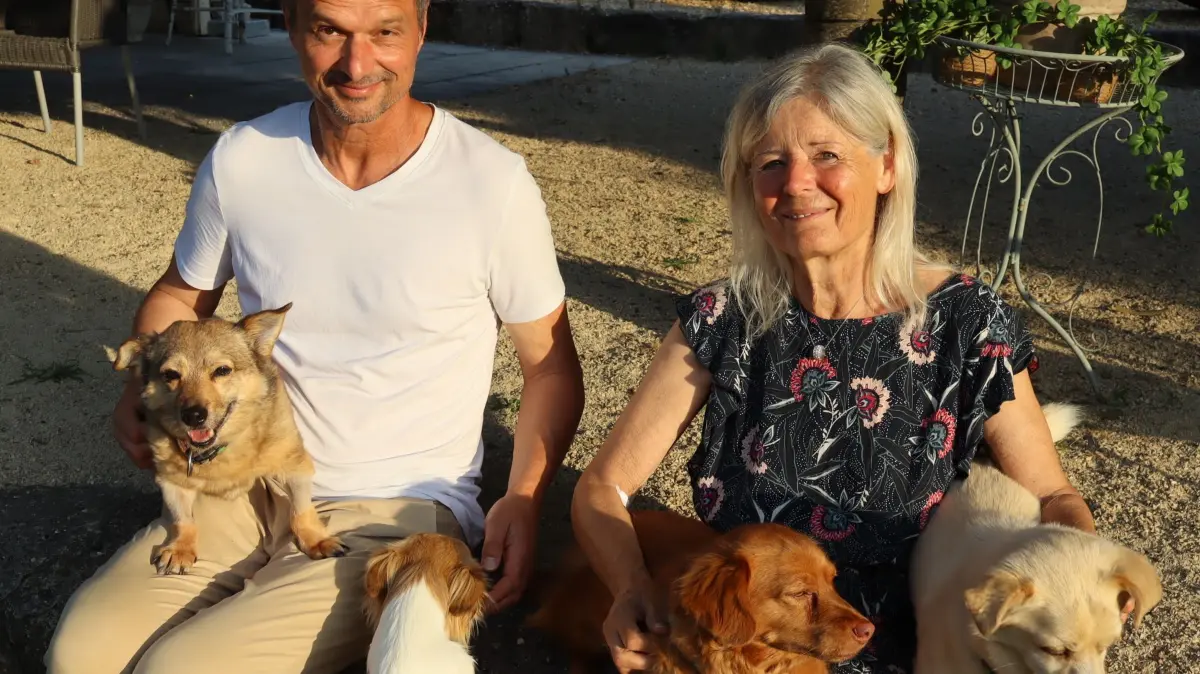 Uli Dick und Claudia Prange inmitten ihrer Schützlinge.