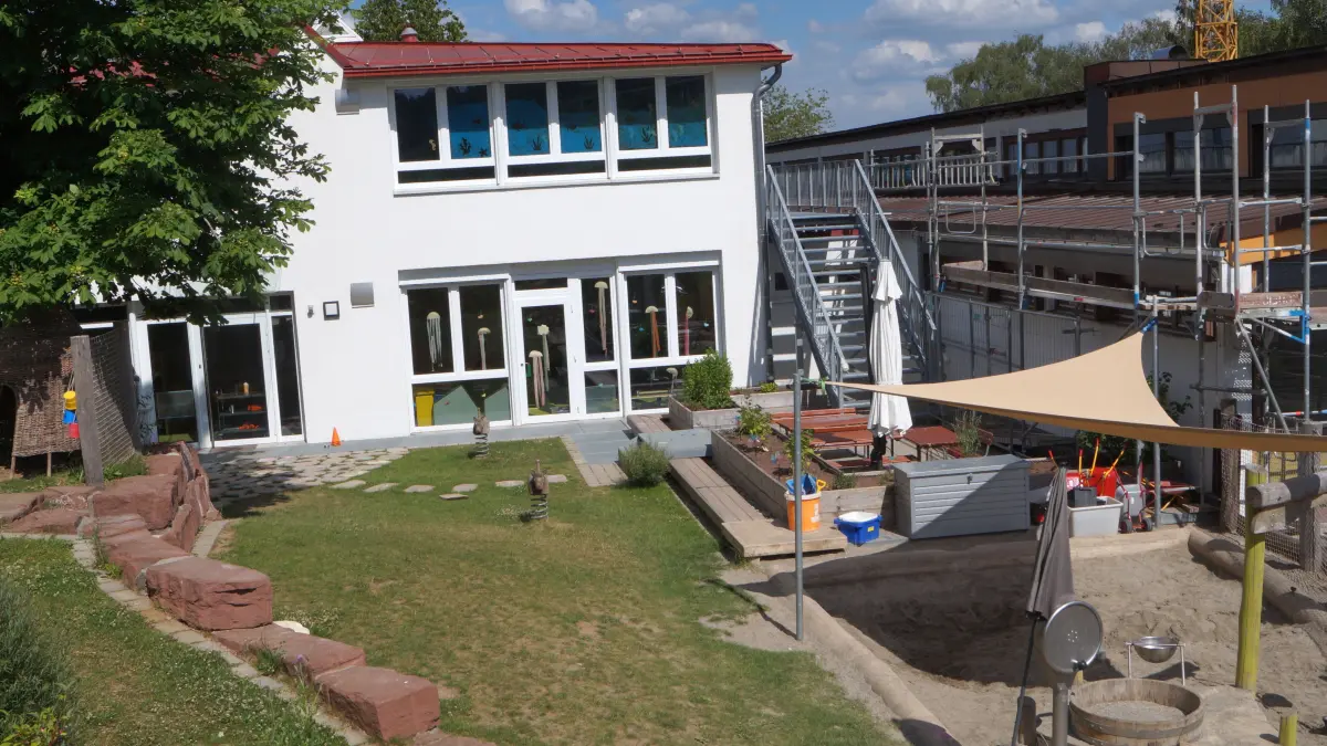 Durch die Umlenkung von Neuanmeldungen in den Unterkirnacher Kindergarten Arche Noah erreicht das Schwarzwalddorf eine bessere Auslastung in beiden Kindereinrichtungen und erzielt damit eine deutliche Ersparnis für das Gemeindesäckel.