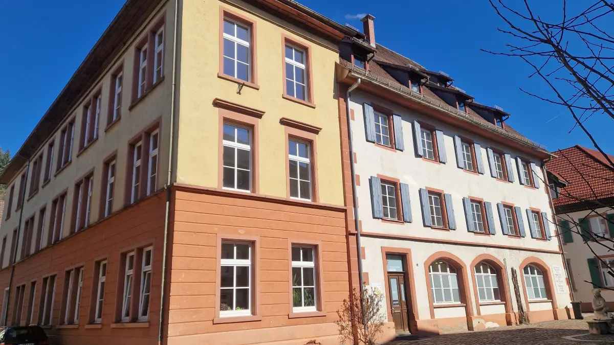 Markantes Gebäude in der Schopfheimer Altstadt: Die ehemalige Hebelschule