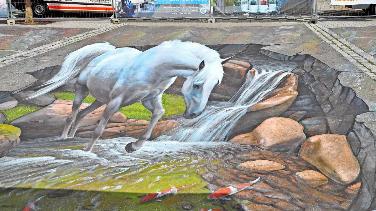 Die überdimensionalen 3D-Bilder von Nikolaj Arndt gehören seit Jahren zum Street-Art-Festival, zuletzt zählt ein weißer Schimmel zu den Höhepunkten.