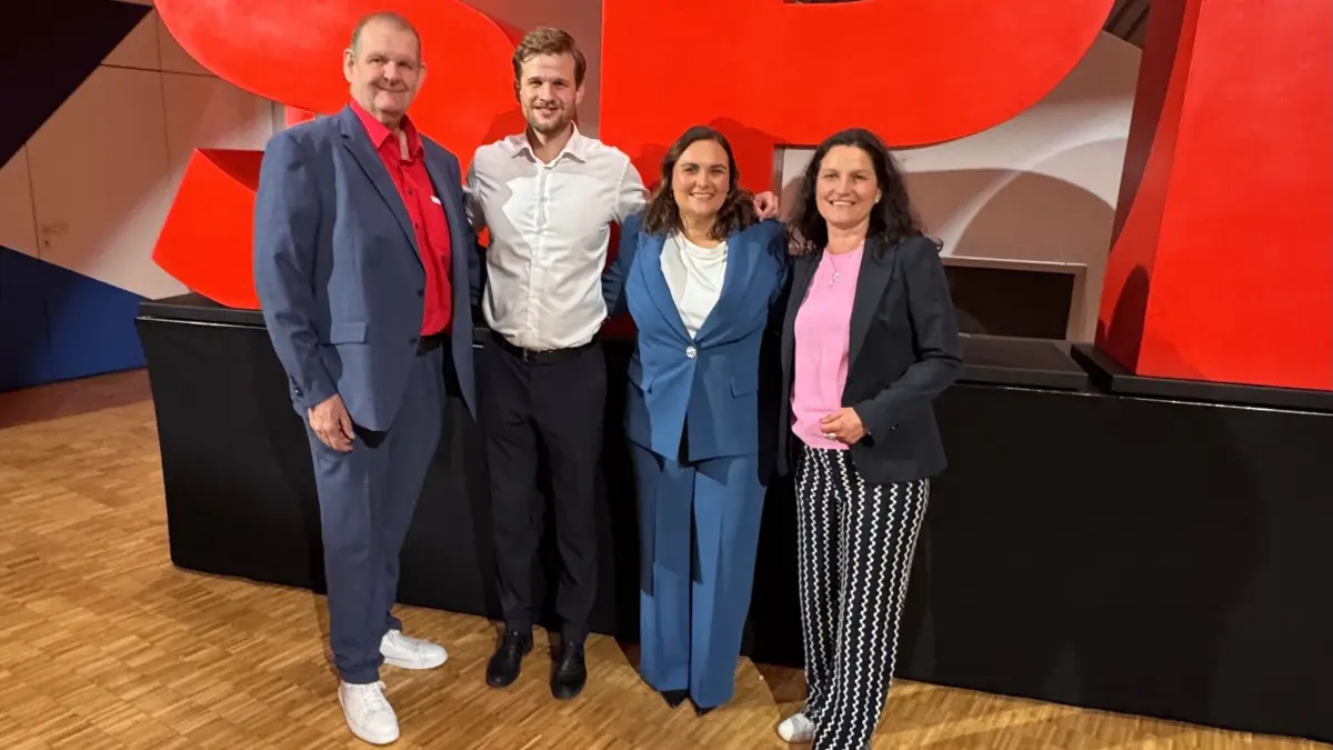 Daniela Steinrode (von rechts) mit dem neuen Führungsduo Isabel Cademartori und Robin Mesarosch sowie Carl Staudt vom Nagolder SPD-Ortsverein