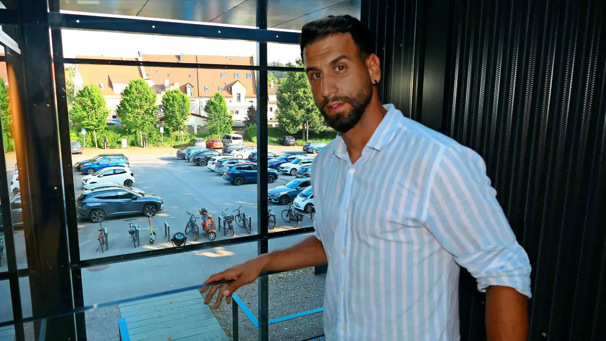 Tevik Ceylan (GUB) ist überzeugt, dass das Catering-Konzept der Donauhallen überarbeitet werden muss und legt im Donaueschinger Gemeinderat eine Liste an Möglichkeiten zur Optimierung vor.