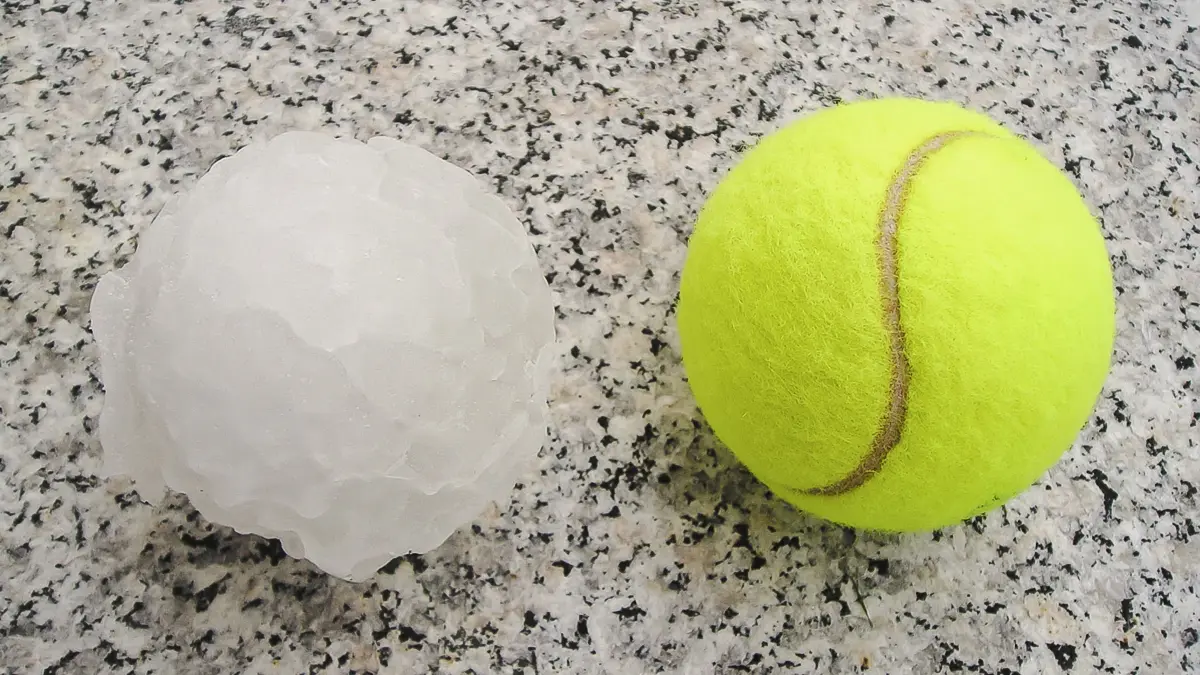Einzelne Hagelkörner waren in der Größe eines Tennisballs.