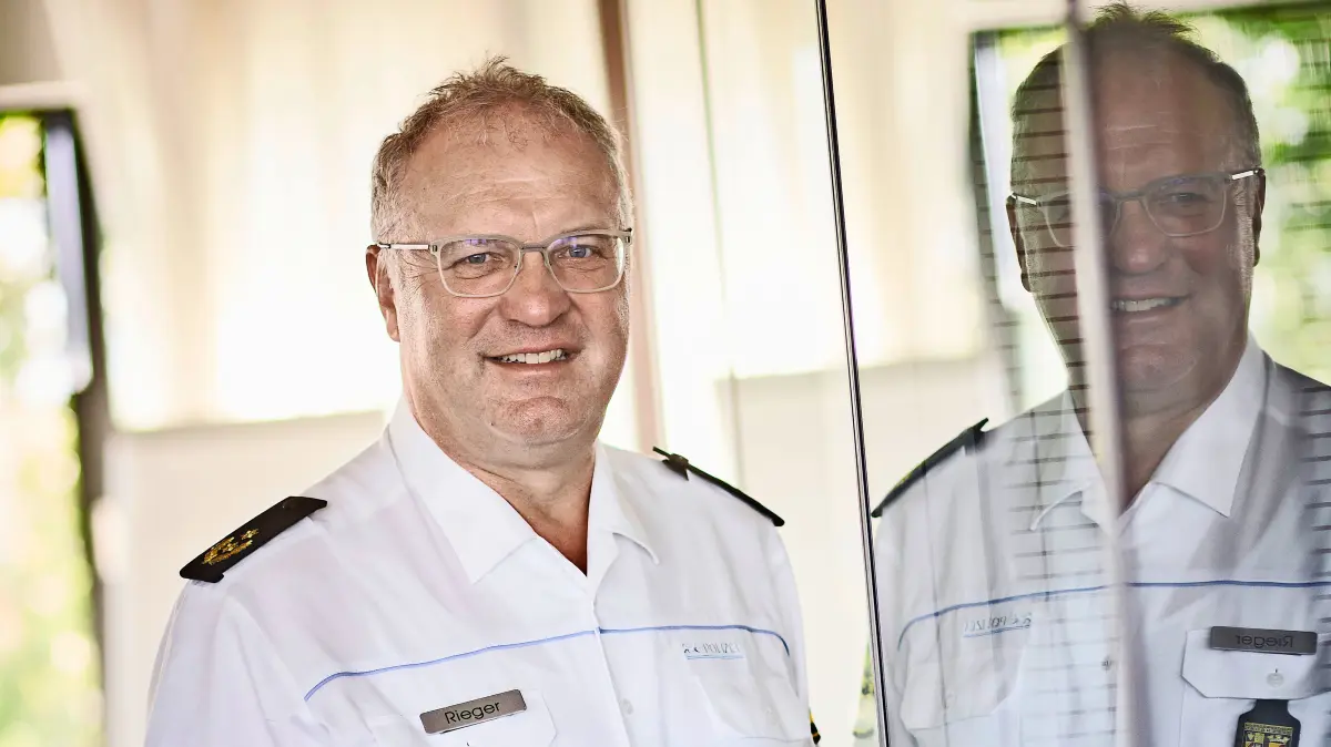 Geht als Ruheständler erst mal zum Konzert der „Toten Hosen“ nach Berlin: Polizeipräsident Jürgen Rieger scheidet zum Monatsende nach 47 Jahren aus dem Polizeidienst aus.